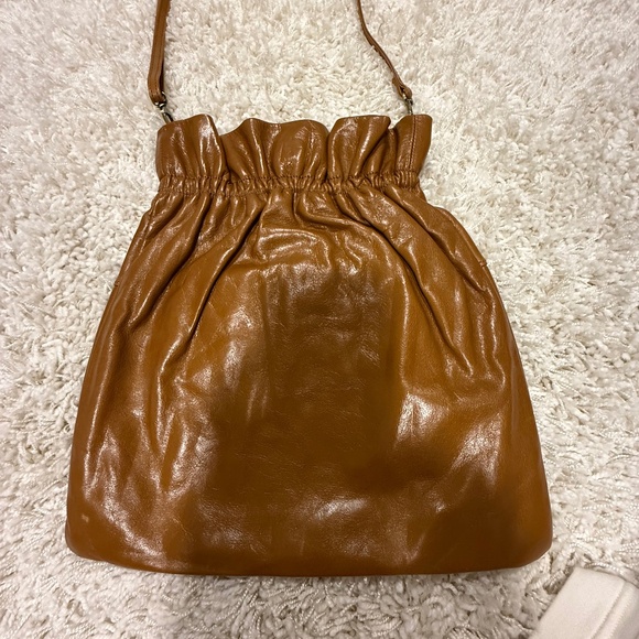 HOBO Handbags - NEW! Hobo Cinched Top Camel/Tan